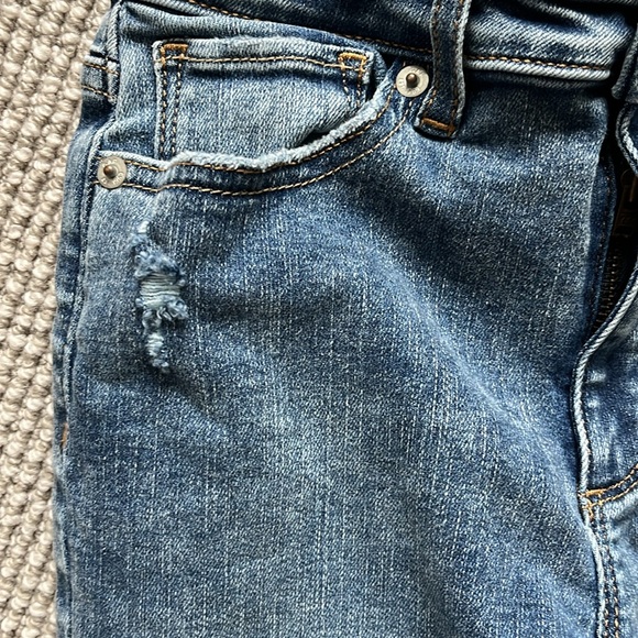 Girls High-Rise Distressed Ankle Jeggings with Washwell - Medium Wash (size 10) - Picture 6 of 9